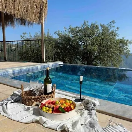 Mavi Ve Yesilin Sonsuz Tonu Hotel Fethiye
