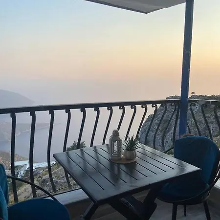 Mavi Ve Yesilin Sonsuz Tonu Hotel